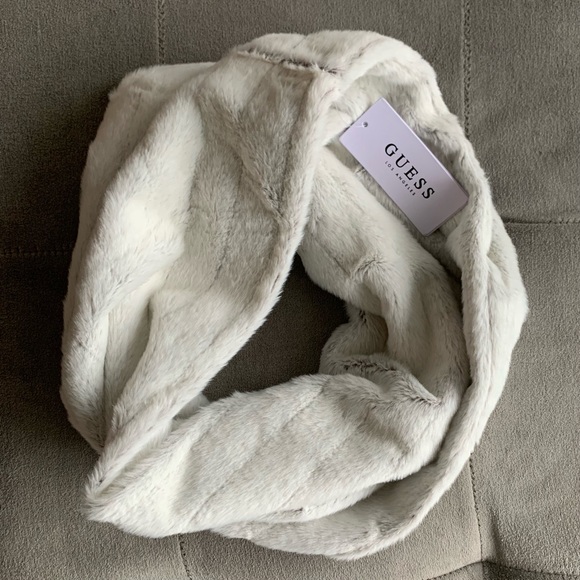 NWT GUESS Emilia Fur Infinity Scarf - Picture 4 of 7